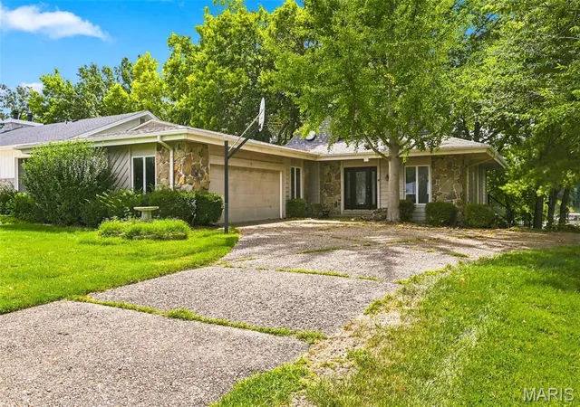 1st image of 4 Harbor Point Ct, Lake Saint Louis, MO 63367 | MLS# MIS26040767