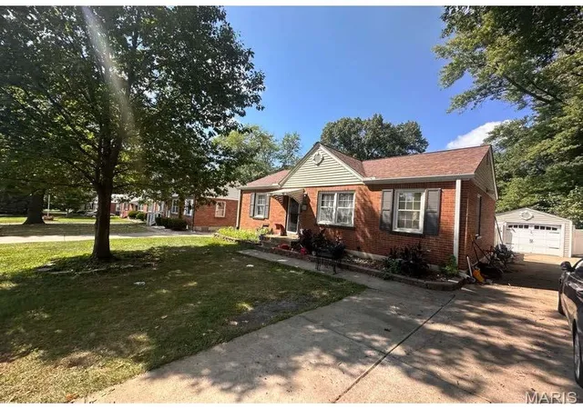 1st image of 11 S Duchesne Dr, Florissant, MO 63031 | MLS# MIS26040792