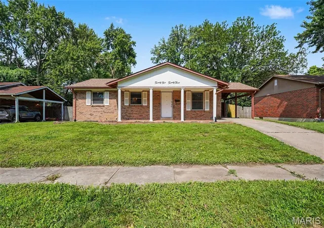 Single family home for sale at 2523 Auburnhill Ct, Florissant, MO 63031 | MLS# MIS26040797