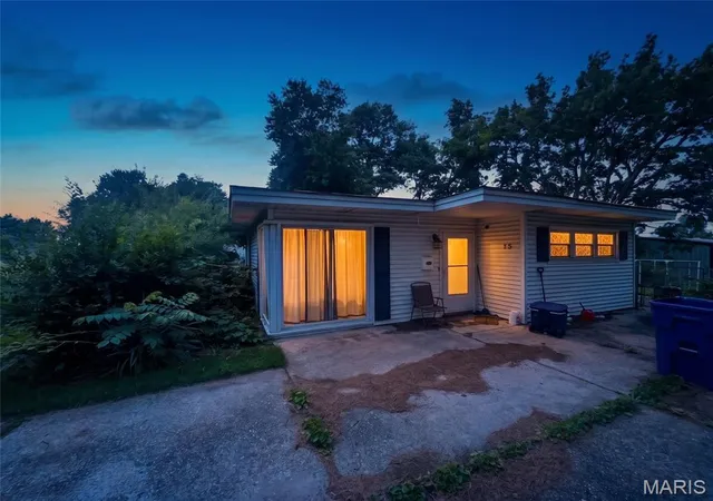 Homes for sale in Florissant, MO | 15 Marquette Dr, Florissant, MO 63031 | MLS# MIS26040810