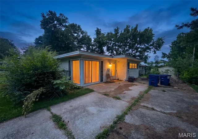 Homes for sale in Florissant, MO | 15 Marquette Dr, Florissant, MO 63031 | MLS# MIS26040810