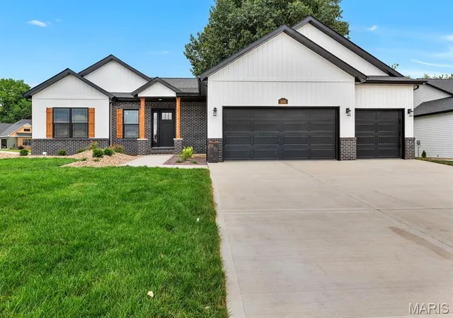 Photo 1 of Single family home for sale at 1501 Guilford Pl, Troy, IL 62294 | MLS# MIS26040836 | Listing updated on 2026-09-20