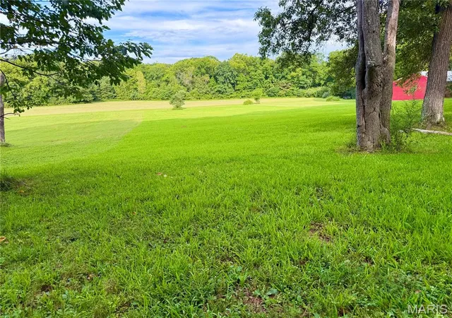 Photo 3 of Single family home for sale at 10 Isaac Dr, Warrenton, MO 63383 | MLS# MIS26040843 | Listing updated on 2026-10-04