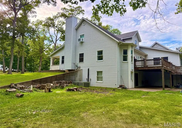 Photo 3 of Single family home for sale at 10 Isaac Dr, Warrenton, MO 63383 | MLS# MIS26040843 | Listing updated on 2026-10-04
