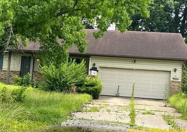 Homes for sale in Granite City, IL | 2344 Morrison Rd, Granite City, IL 62040 | MLS# MIS26040847