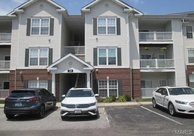 Photo 1 of Condo for sale at 39 Kassebaum Ln #102, Saint Louis, MO 63129 | MLS# MIS26040849 | Listing updated on 2026-09-22