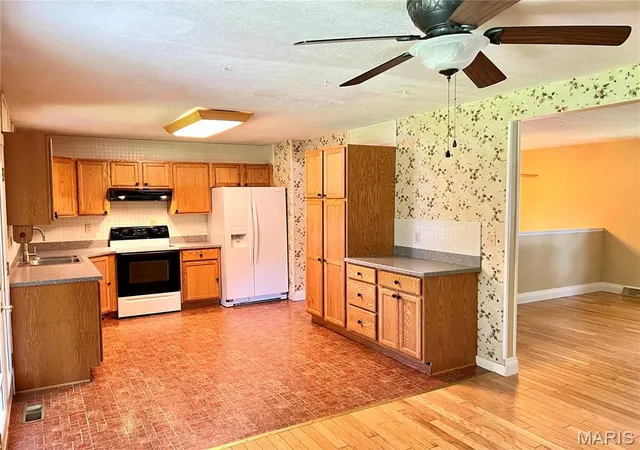 3rd image of 1310 Hillview Dr, Rolla, MO 65401 | MLS# MIS26040853