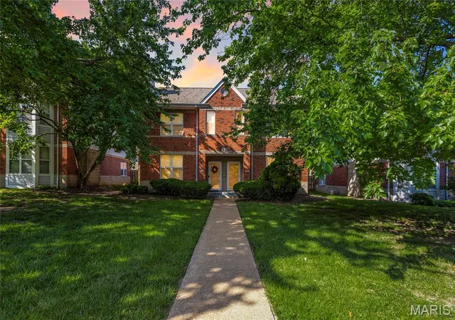 Photo 1 of Sale Pending at 4122 Westminster Pl, Saint Louis, MO 63108 | MLS# MIS26040874 | Listing updated on 2026-07-10