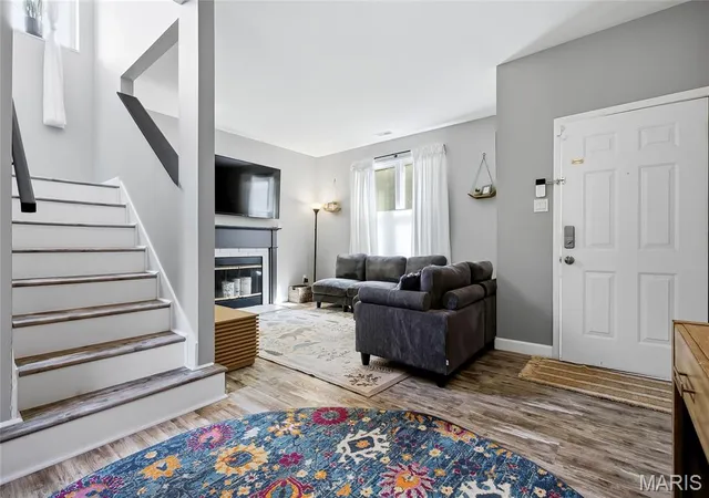 Photo 2 of Sale Pending at 4122 Westminster Pl, Saint Louis, MO 63108 | MLS# MIS26040874 | Listing updated on 2026-07-10