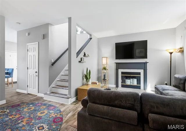 Photo 4 of Sale Pending at 4122 Westminster Pl, Saint Louis, MO 63108 | MLS# MIS26040874 | Listing updated on 2026-07-10