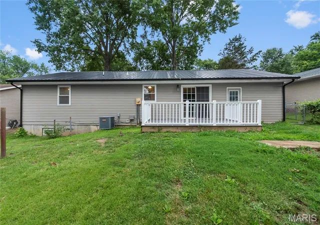 Photo 4 of Sale Pending at 219 Hillvale St, Cape Girardeau, MO 63701 | MLS# MIS26040885 | Listing updated on 2026-08-31