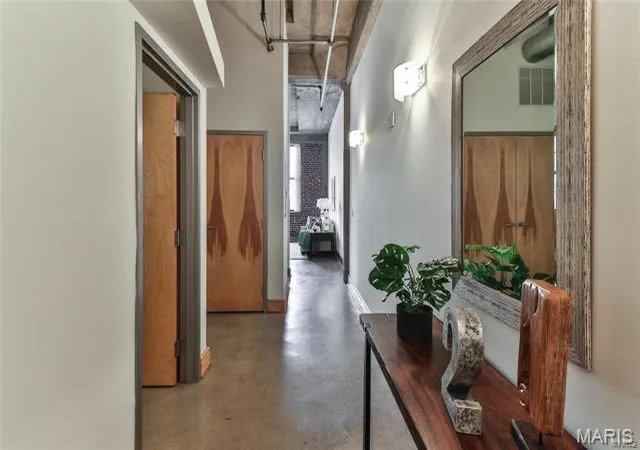 Photo 3 of Condo for sale at 2201 Locust St #413, Saint Louis, MO 63103 | MLS# MIS26040888 | Listing updated on 2026-10-18