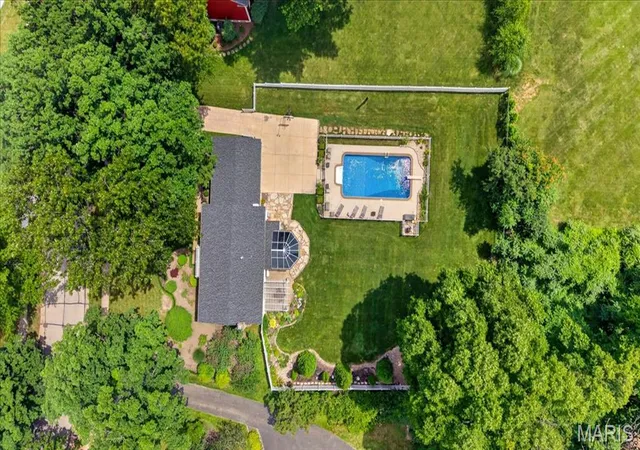 2nd image of 1609 Featherstone Dr, Town And Country, MO 63131 | MLS# MIS26040890