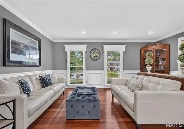 3rd image of 1609 Featherstone Dr, Town And Country, MO 63131 | MLS# MIS26040890