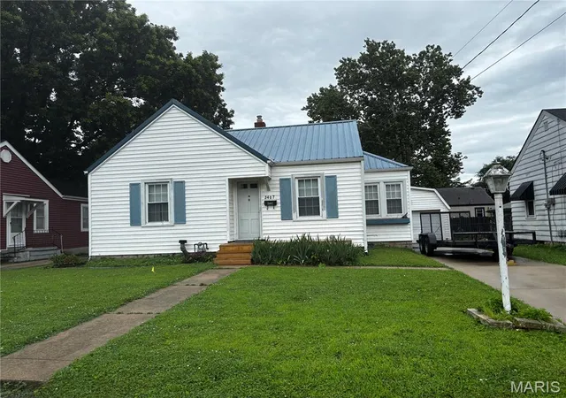 Homes for sale in Alton, IL | 3407 Leo St, Alton, IL 62002 | MLS# MIS26040901