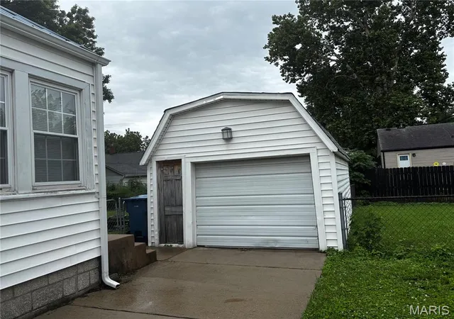 Homes for sale in Alton, IL | 3407 Leo St, Alton, IL 62002 | MLS# MIS26040901