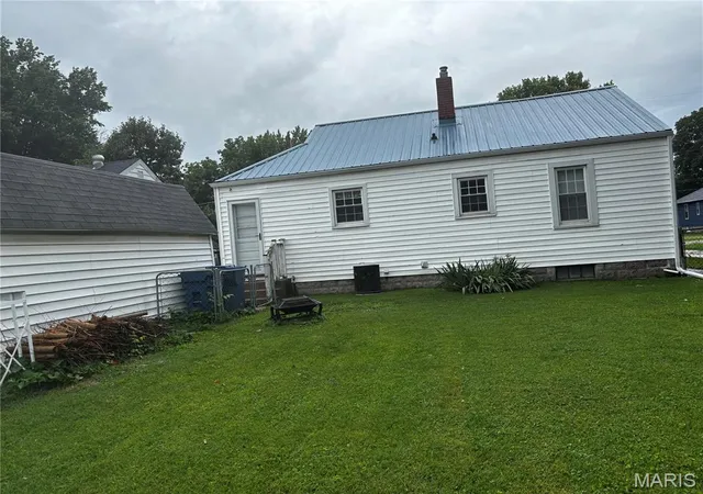Homes for sale in Alton, IL | 3407 Leo St, Alton, IL 62002 | MLS# MIS26040901