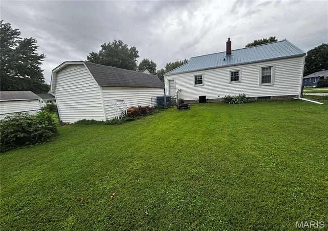 Homes for sale in Alton, IL | 3407 Leo St, Alton, IL 62002 | MLS# MIS26040901