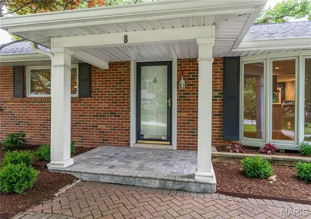 Homes for sale in Creve Coeur, MO | 8 Tealwood Dr, Creve Coeur, MO 63141 | MLS# MIS26040909