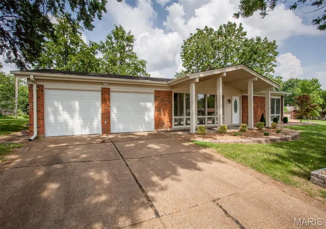 Homes for sale in Unincorporated, MO | 5127 Towne South Rd, Unincorporated, MO 63128 | MLS# MIS26040927