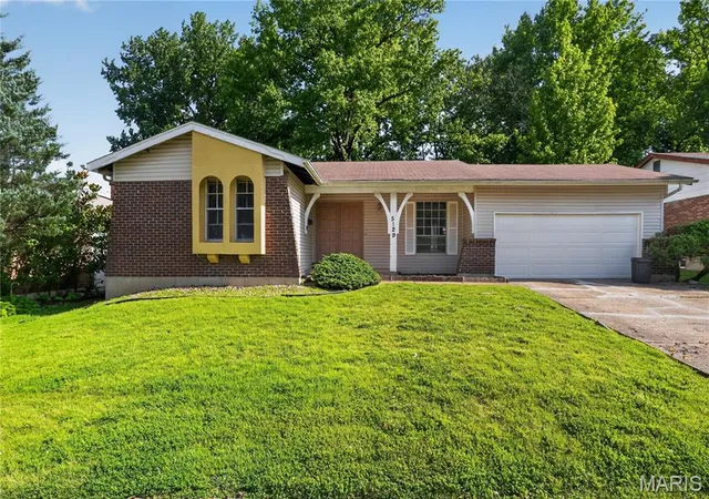 1st image of 5129 Longhorn Trl, Florissant, MO 63033 | MLS# MIS26040928