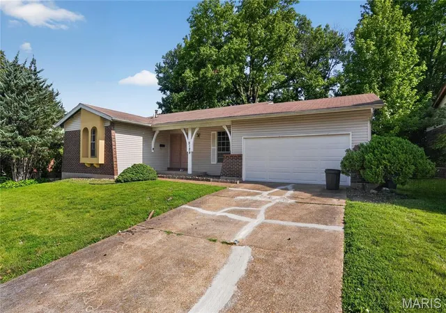 2nd image of 5129 Longhorn Trl, Florissant, MO 63033 | MLS# MIS26040928