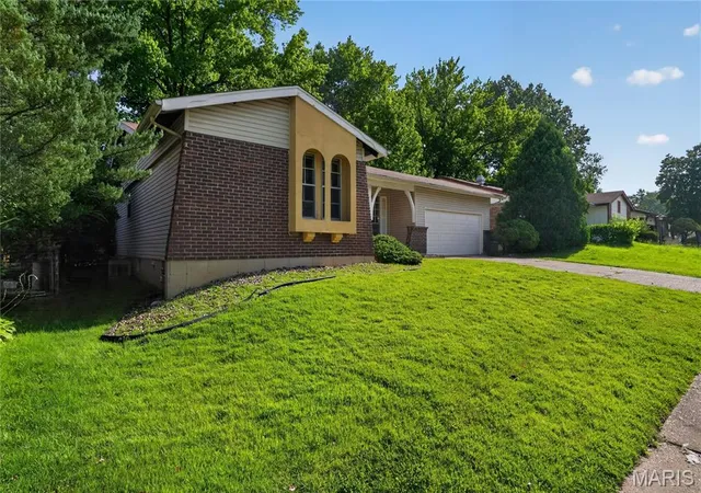 3rd image of 5129 Longhorn Trl, Florissant, MO 63033 | MLS# MIS26040928