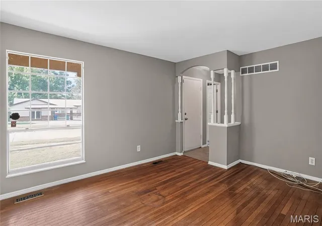 4th image of 5129 Longhorn Trl, Florissant, MO 63033 | MLS# MIS26040928
