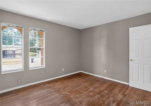 5th image of 5129 Longhorn Trl, Florissant, MO 63033 | MLS# MIS26040928
