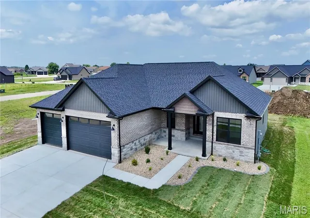 Photo 1 of Single family home for sale at 304 Rumsfeld Dr, Troy, IL 62294 | MLS# MIS26040932 | Listing updated on 2026-09-14