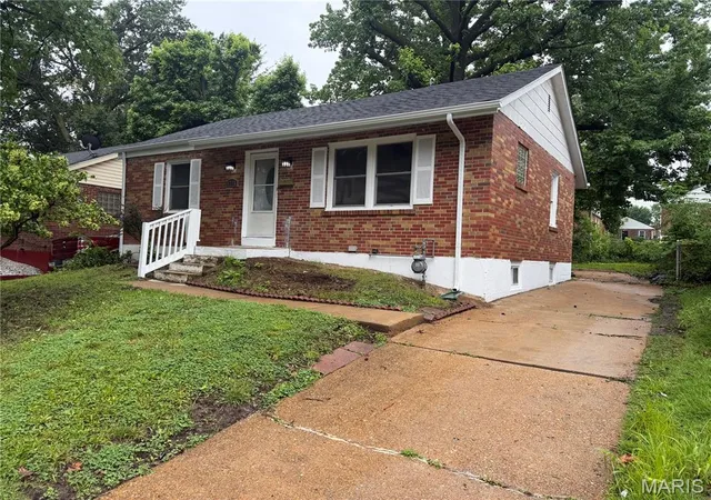 2nd image of 4705 Jordan St, St Louis, MO 63121 | MLS# MIS26040936