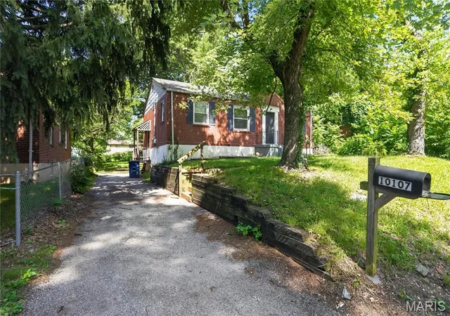 Photo 2 of Single family home for sale at 10107 Green Valley Dr, Saint Louis, MO 63136 | MLS# MIS26040946 | Listing updated on 2026-08-26