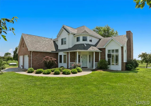 Homes for sale in Trenton, IL | 14898 Old Trenton Rd, Trenton, IL 62293 | MLS# MIS26040956