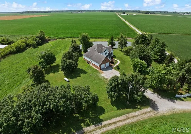 Homes for sale in Trenton, IL | 14898 Old Trenton Rd, Trenton, IL 62293 | MLS# MIS26040956