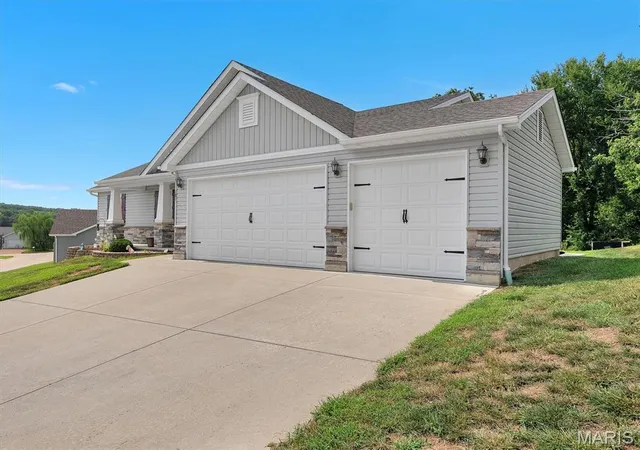 2nd image of 181 Hidden Valley Wy, Winfield, MO 63389 | MLS# MIS26040957