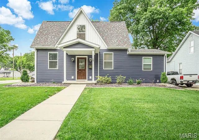 Homes for sale in Trenton, IL | 120 E 1st St, Trenton, IL 62293 | MLS# MIS26040967