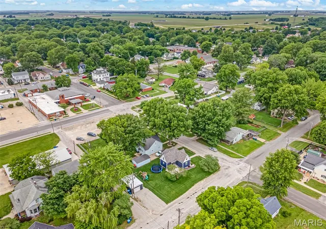 Homes for sale in Trenton, IL | 120 E 1st St, Trenton, IL 62293 | MLS# MIS26040967