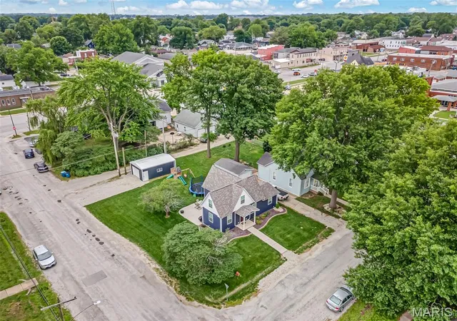 Homes for sale in Trenton, IL | 120 E 1St St, Trenton, IL 62293 | MLS# MIS26040967