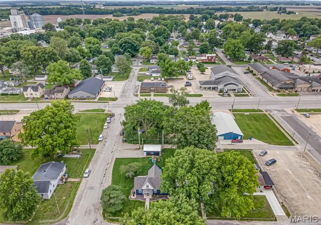 Homes for sale in Trenton, IL | 120 E 1St St, Trenton, IL 62293 | MLS# MIS26040967