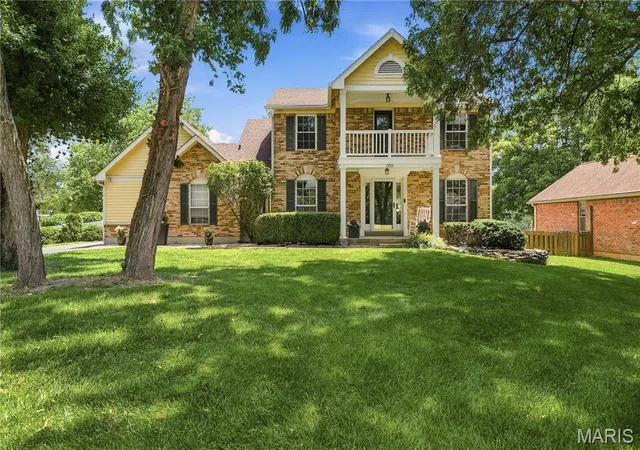 3rd image of 303 Fox Briar Ln, Ballwin, MO 63021 | MLS# MIS26040976