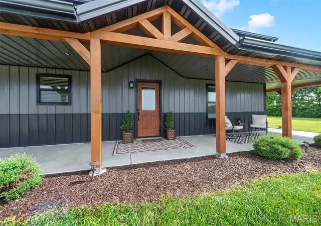 Homes for sale in Silex, MO | 519 Woods Rd, Silex, MO 63377 | MLS# MIS26040996