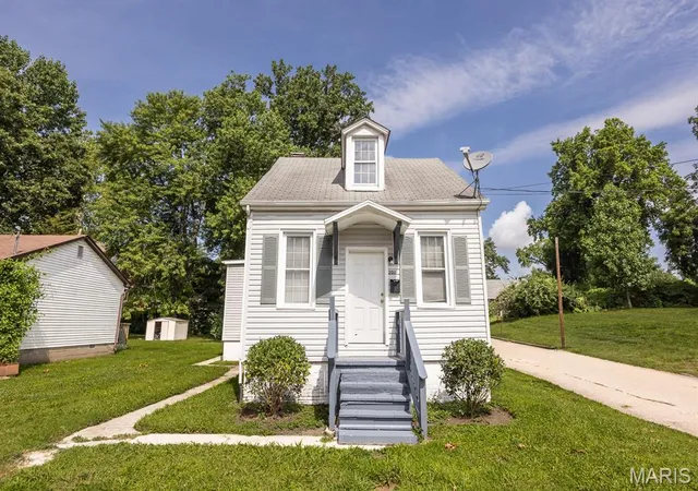 1st image of 201 S 10th St, Belleville, IL 62220 | MLS# MIS26041001