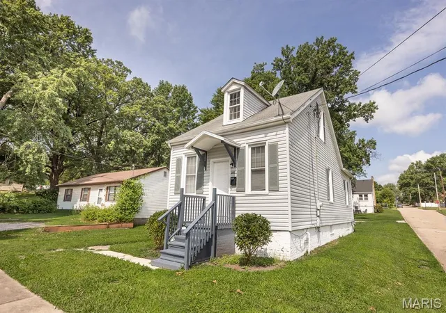 2nd image of 201 S 10th St, Belleville, IL 62220 | MLS# MIS26041001