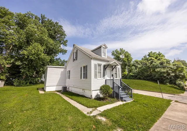 3rd image of 201 S 10Th St, Belleville, IL 62220 | MLS# MIS26041001