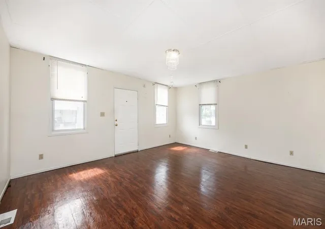 5th image of 201 S 10Th St, Belleville, IL 62220 | MLS# MIS26041001