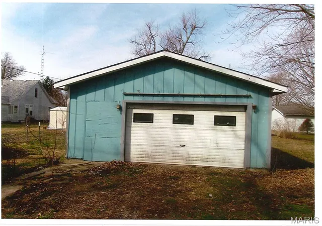 Photo 2 of Single family home for sale at 313 N 1st St, Witt, IL 62094 | MLS# MIS26041003 | Listing updated on 2026-10-14