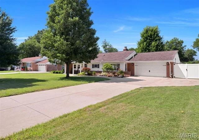Homes for sale in Unincorporated, MO | 5018 E Concord Rd, Unincorporated, MO 63128 | MLS# MIS26041011