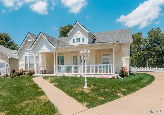 Photo 3 of Single family home for sale at 1 Hotel Ct, Imperial, MO 63052 | MLS# MIS26041022 | Listing updated on 2026-09-03