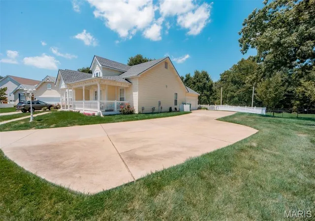 Photo 2 of Single family home for sale at 1 Hotel Ct, Imperial, MO 63052 | MLS# MIS26041022 | Listing updated on 2026-09-03
