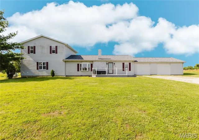 Homes for sale in Nashville, IL | 21710 State Route 15, Nashville, IL 62263 | MLS# MIS26041029
